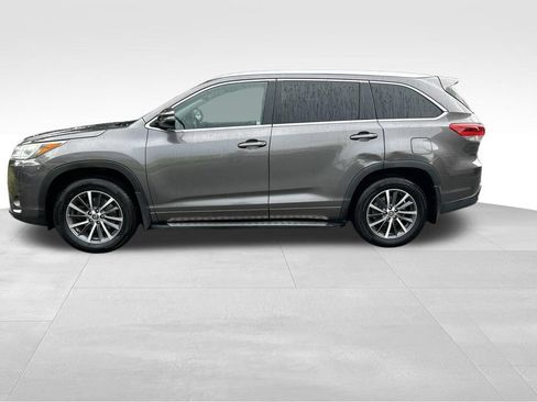 Used 2018 Toyota Highlander XLE AWD/4WD image 2