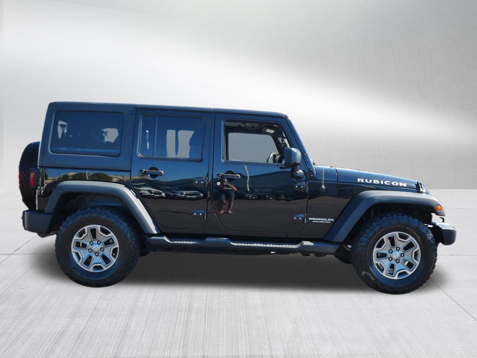 Used 2015 Jeep Wrangler Unlimited Rubicon w/ Connectivity Group AWD/4WD image 8