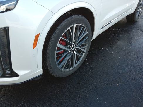 Used 2023 Cadillac XT6 Sport w/ Technology Package image 6