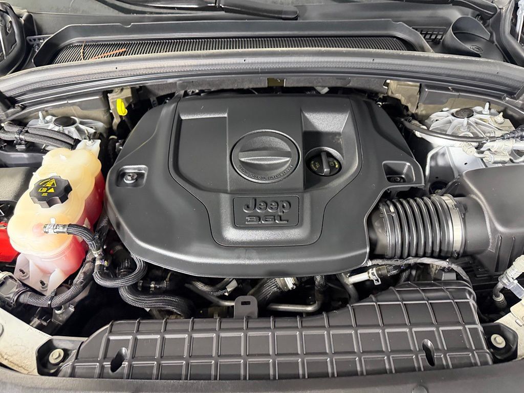 Used 2022 Jeep Grand Cherokee L Overland RWD image 24