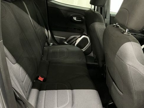 Used 2018 Jeep Renegade Latitude image 17
