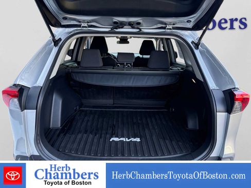 Used 2023 Toyota RAV4 LE AWD/4WD image 3