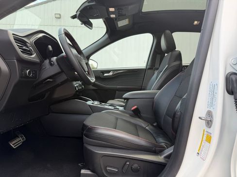 Used 2024 Ford Escape ST-Line w/ Tech Pack #1 AWD/4WD image 5