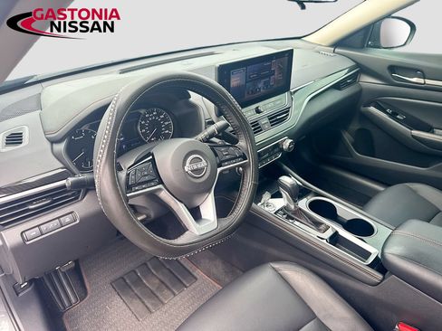 Used 2025 Nissan Altima 2.5 SR w/ SR Premium Package FWD image 11
