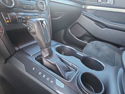 Used 2018 Ford Explorer XLT w/ Equipment Group 202A image 31