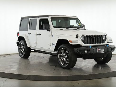 Used 2024 Jeep Wrangler Unlimited image 2