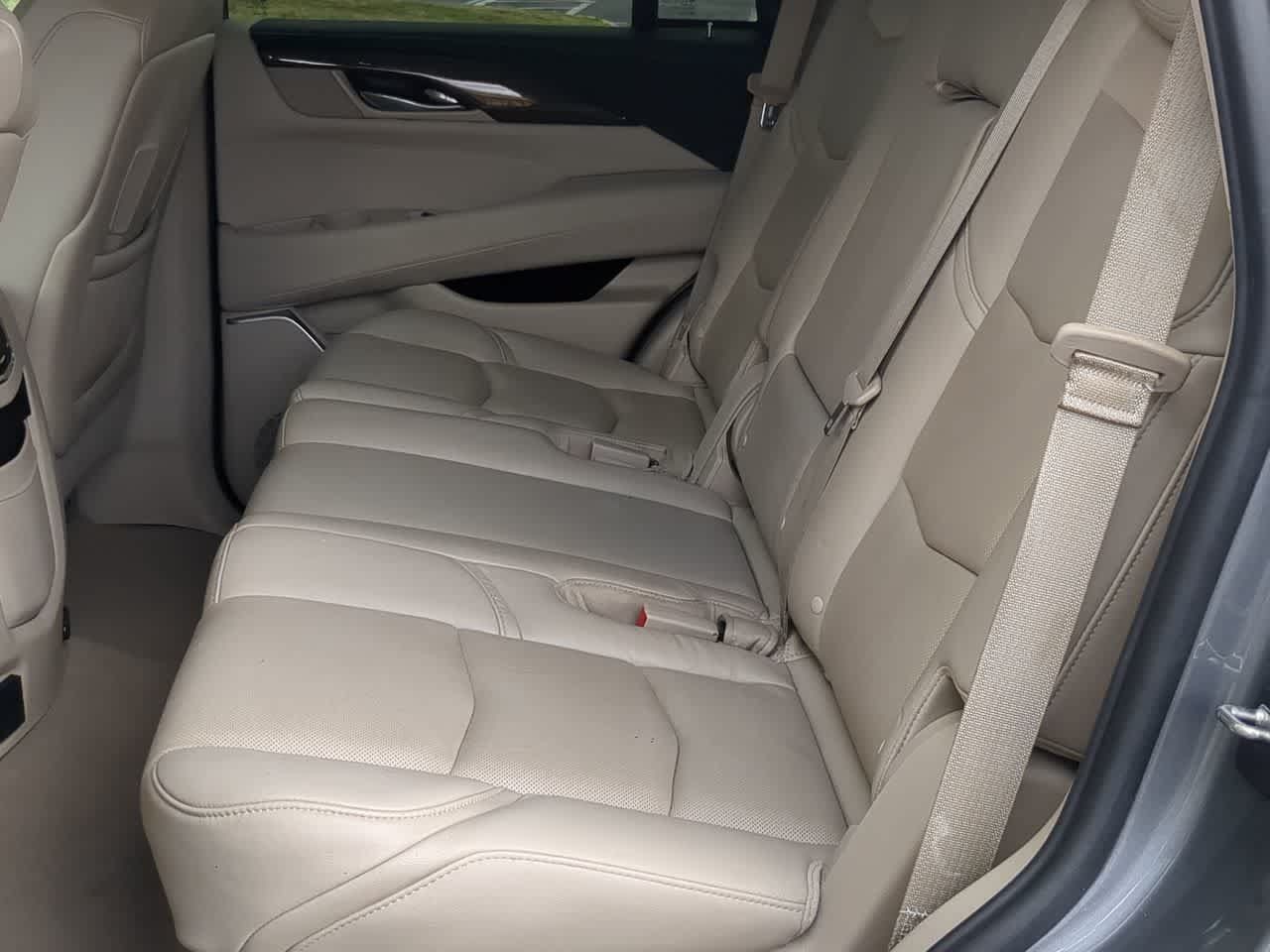 Used 2020 Cadillac Escalade Premium Luxury w/ Escalade Sport Edition AWD/4WD image 21