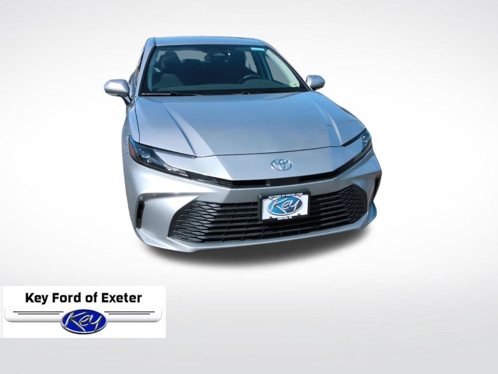 Used 2025 Toyota Camry LE FWD image 3