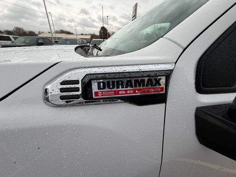 Used 2024 GMC Sierra 3500 Pro w/ Convenience Package image 6