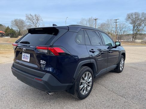 Used 2020 Toyota RAV4 XLE Premium image 11