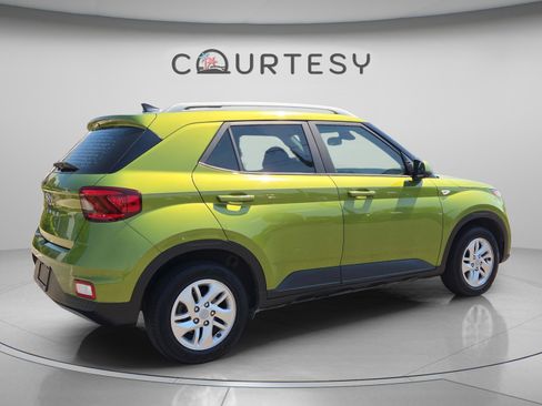 Used 2020 Hyundai Venue SEL FWD image 5