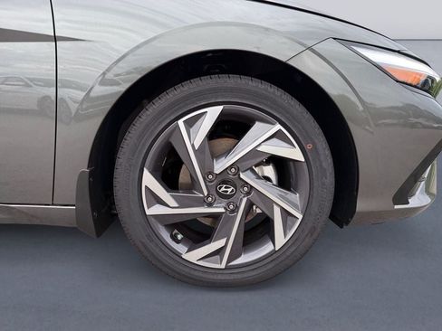 New 2026 Hyundai Elantra Limited FWD image 9