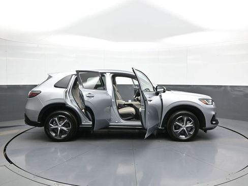 Certified 2024 Honda HR-V EX-L image 41