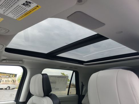 New 2026 Lincoln Navigator Reserve AWD/4WD image 11