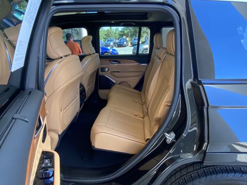 Used 2023 Jeep Grand Cherokee Summit AWD/4WD image 43