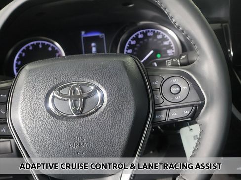 Used 2024 Toyota Camry SE image 4