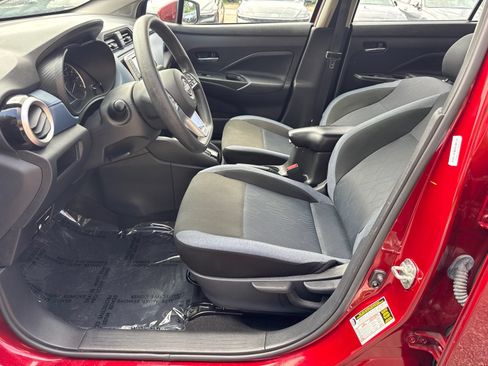 Used 2025 Nissan Versa SV FWD image 9