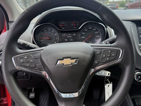 Used 2017 Chevrolet Cruze LT FWD image 14