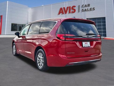 Used 2025 Chrysler Pacifica Select FWD image 10