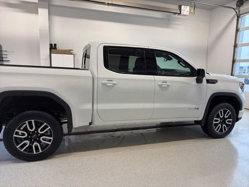 Used 2025 GMC Sierra 1500 AT4 w/ AT4 Premium Package AWD/4WD image 11