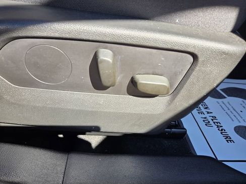 Used 2022 Buick Envision Essence w/ Technology Package I image 41