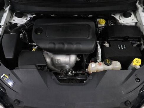 Used 2019 Jeep Cherokee Limited FWD image 28