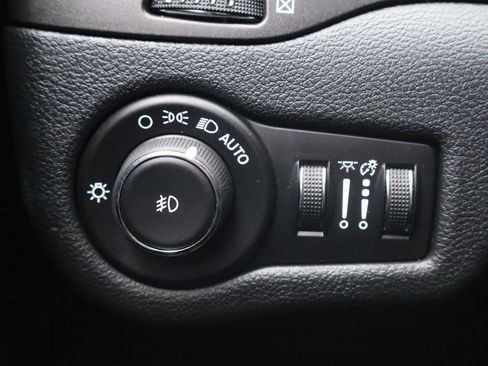 Used 2019 Jeep Cherokee Trailhawk w/ Cold Weather Group AWD/4WD image 29