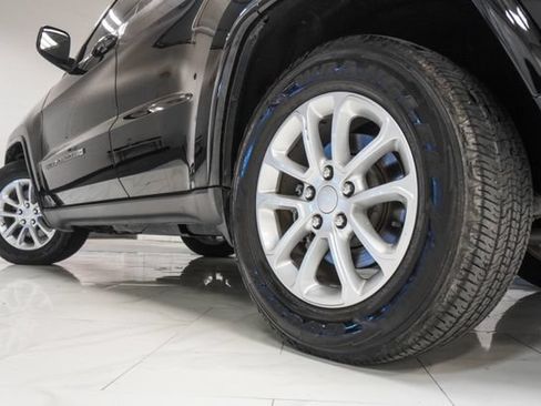 Used 2022 Jeep Grand Cherokee Laredo E w/ Security & Convenience Group RWD image 29