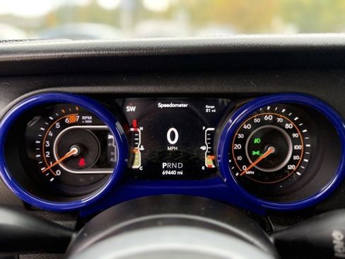 Used 2018 Jeep Wrangler Unlimited Sahara image 10