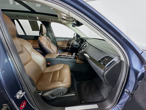 Used 2018 Volvo XC90 T6 Momentum image 34