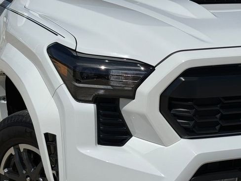 Used 2025 Toyota Tacoma TRD Sport image 3