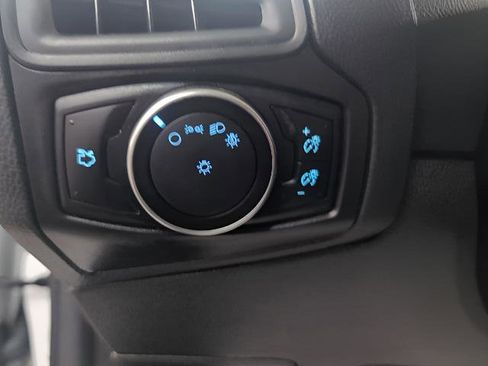 Used 2016 Ford Focus SE image 9