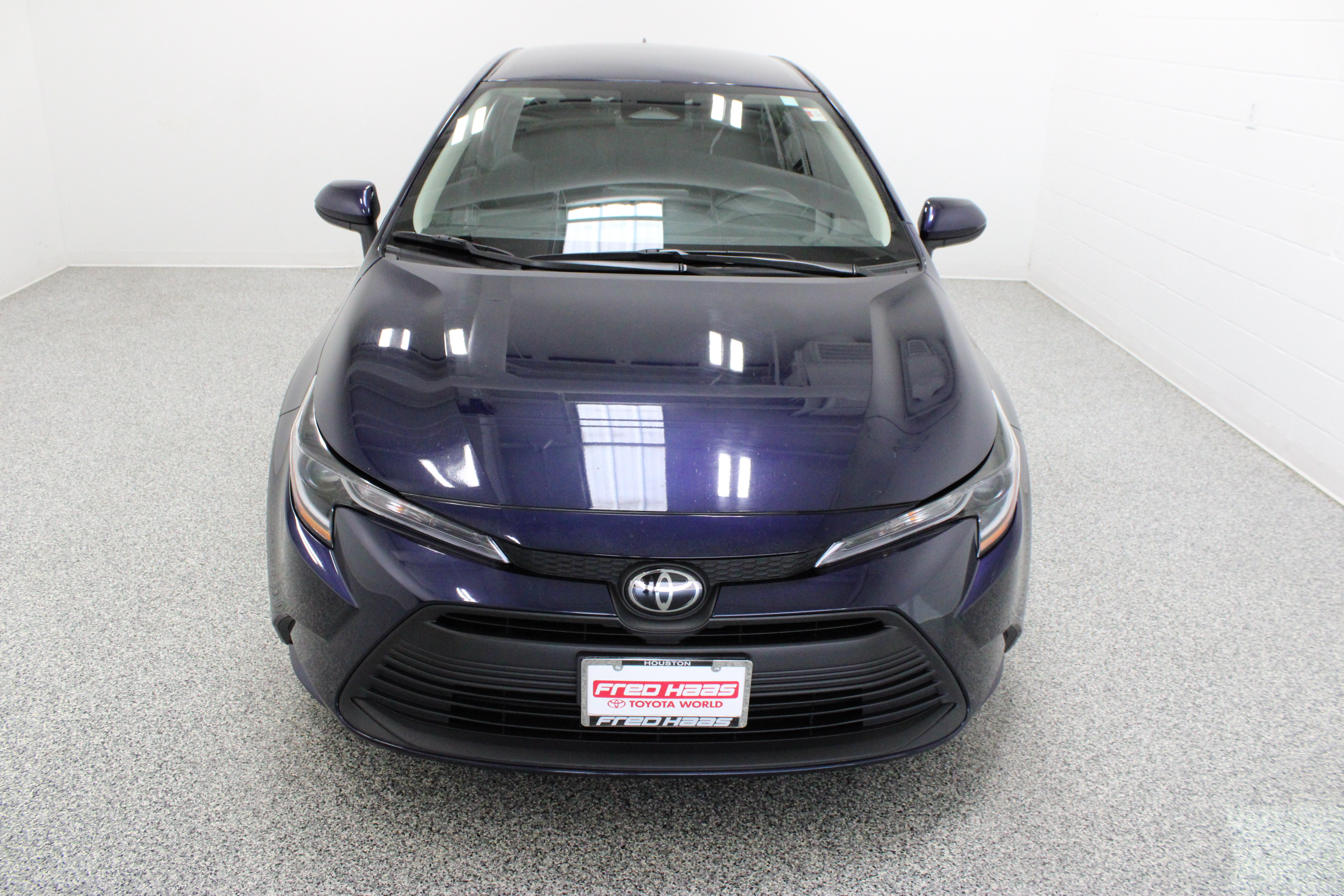 Used 2025 Toyota Corolla LE FWD image 3