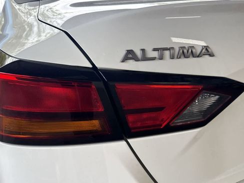 Used 2025 Nissan Altima 2.5 SV FWD image 10