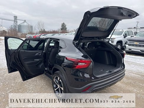 Used 2025 Chevrolet Trax RS w/ Driver Confidence Package image 12