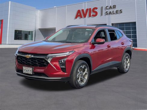 Used 2025 Chevrolet Trax LT w/ LT Convenience Package image 1
