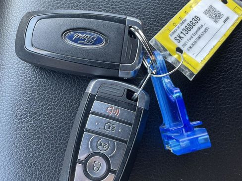 Used 2021 Ford Expedition Max Limited AWD/4WD image 3