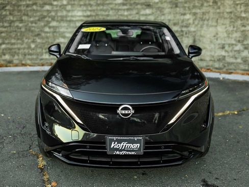 Used 2024 Nissan Ariya AWD image 2