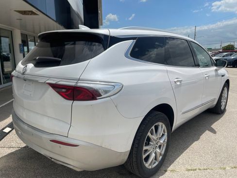 Used 2023 Buick Enclave Essence w/ Experience Buick Package FWD image 3