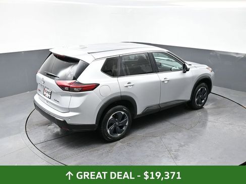 Used 2024 Nissan Rogue SV image 43