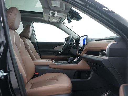 Used 2026 Toyota Grand Highlander Platinum image 11