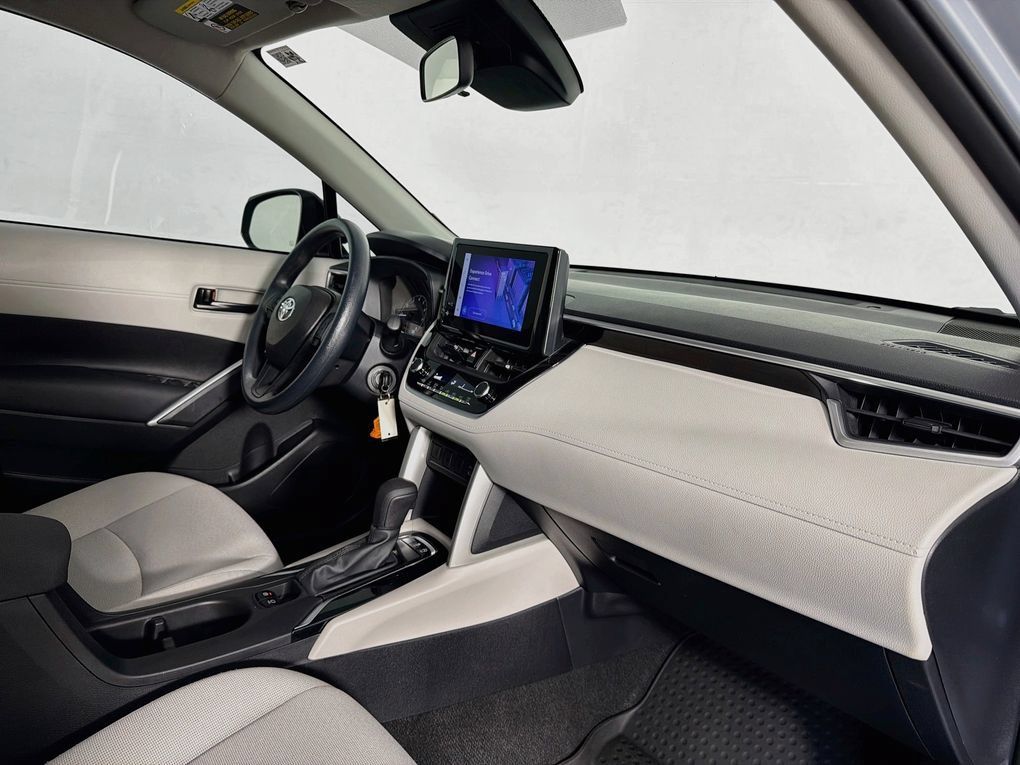 Used 2023 Toyota Corolla Cross L FWD image 31