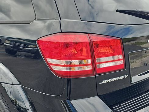 Used 2018 Dodge Journey SE FWD image 32