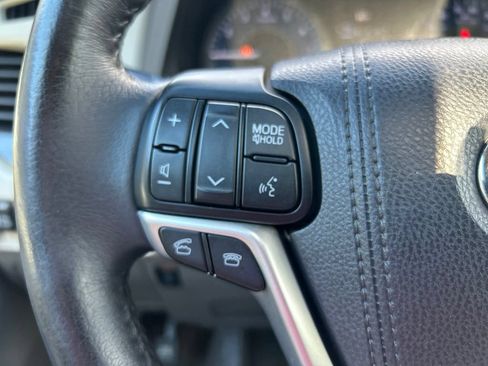 Used 2017 Toyota Sienna XLE Premium FWD image 21