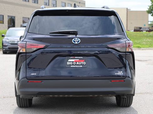Used 2023 Toyota Sienna LE w/ LE Plus Package AWD/4WD image 10