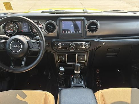 Used 2023 Jeep Gladiator Sport w/ Off Road Group image 12