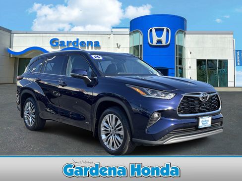 Used 2026 Toyota Highlander Platinum AWD/4WD image 1