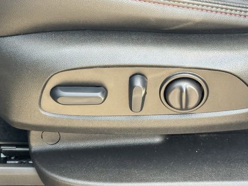 Used 2023 Chevrolet Traverse RS image 29