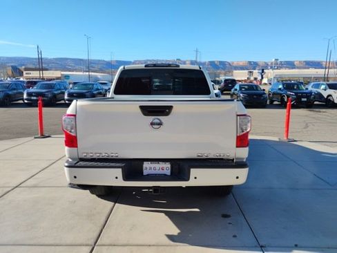 Used 2021 Nissan Titan SV w/ SV Convenience Package image 6
