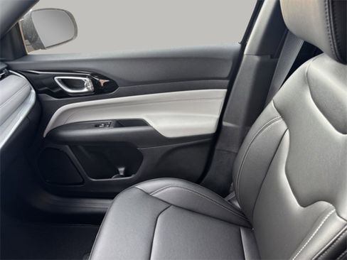 New 2026 Jeep Compass Limited image 17